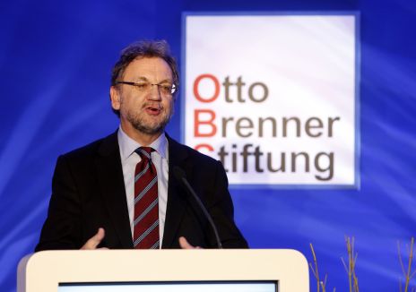 Berlin,  12.11.2013 Verleihung der Otto-Brenner-Preise 2013 im Hotel Pullmann 

C o p y r i g h t : C h r i s t i a n  v.  P o l e n t z / t r a n s i t f o t o . d e

T o r s t r a s s e 1 7 7 ,  1 0 1 1 5   B e r l i n  
T e l :  0 3 0 - 6 9 0 4 1 9 7 0 ,  F a x : 0 3 0 - 6 9 0 4 1 9 7 2
F u n k - T e l : 0 1 7 1 -8 3 4 8 9 3 9
V  e r ö f f e n t l i c h u n g  n u r  g e g e n  H o n o r a r  ( + 7 %  M W S T ) z u  d e n  a k t u e l l e n  K o n d i t i o n e n  d e r  M F M    e r l a u b t. B i t t e s c h i c k e n  S i e  u n s  e i n  B e l e g e x e m p l a r  z u
