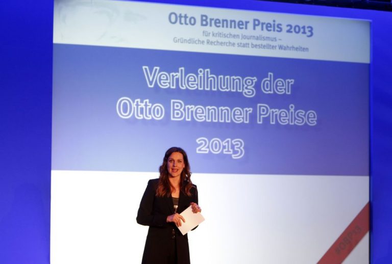 Berlin,  12.11.2013 Verleihung der Otto-Brenner-Preise 2013 im Hotel Pullmann 

C o p y r i g h t : C h r i s t i a n  v.  P o l e n t z / t r a n s i t f o t o . d e

T o r s t r a s s e 1 7 7 ,  1 0 1 1 5   B e r l i n  
T e l :  0 3 0 - 6 9 0 4 1 9 7 0 ,  F a x : 0 3 0 - 6 9 0 4 1 9 7 2
F u n k - T e l : 0 1 7 1 -8 3 4 8 9 3 9
V  e r ö f f e n t l i c h u n g  n u r  g e g e n  H o n o r a r  ( + 7 %  M W S T ) z u  d e n  a k t u e l l e n  K o n d i t i o n e n  d e r  M F M    e r l a u b t. B i t t e s c h i c k e n  S i e  u n s  e i n  B e l e g e x e m p l a r  z u