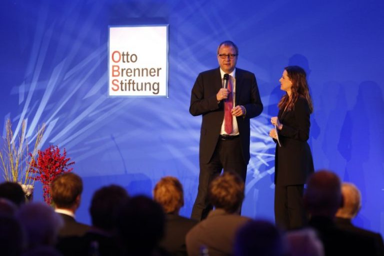 Berlin,  12.11.2013 Verleihung der Otto-Brenner-Preise 2013 im Hotel Pullmann 

C o p y r i g h t : C h r i s t i a n  v.  P o l e n t z / t r a n s i t f o t o . d e

T o r s t r a s s e 1 7 7 ,  1 0 1 1 5   B e r l i n  
T e l :  0 3 0 - 6 9 0 4 1 9 7 0 ,  F a x : 0 3 0 - 6 9 0 4 1 9 7 2
F u n k - T e l : 0 1 7 1 -8 3 4 8 9 3 9
V  e r ö f f e n t l i c h u n g  n u r  g e g e n  H o n o r a r  ( + 7 %  M W S T ) z u  d e n  a k t u e l l e n  K o n d i t i o n e n  d e r  M F M    e r l a u b t. B i t t e s c h i c k e n  S i e  u n s  e i n  B e l e g e x e m p l a r  z u